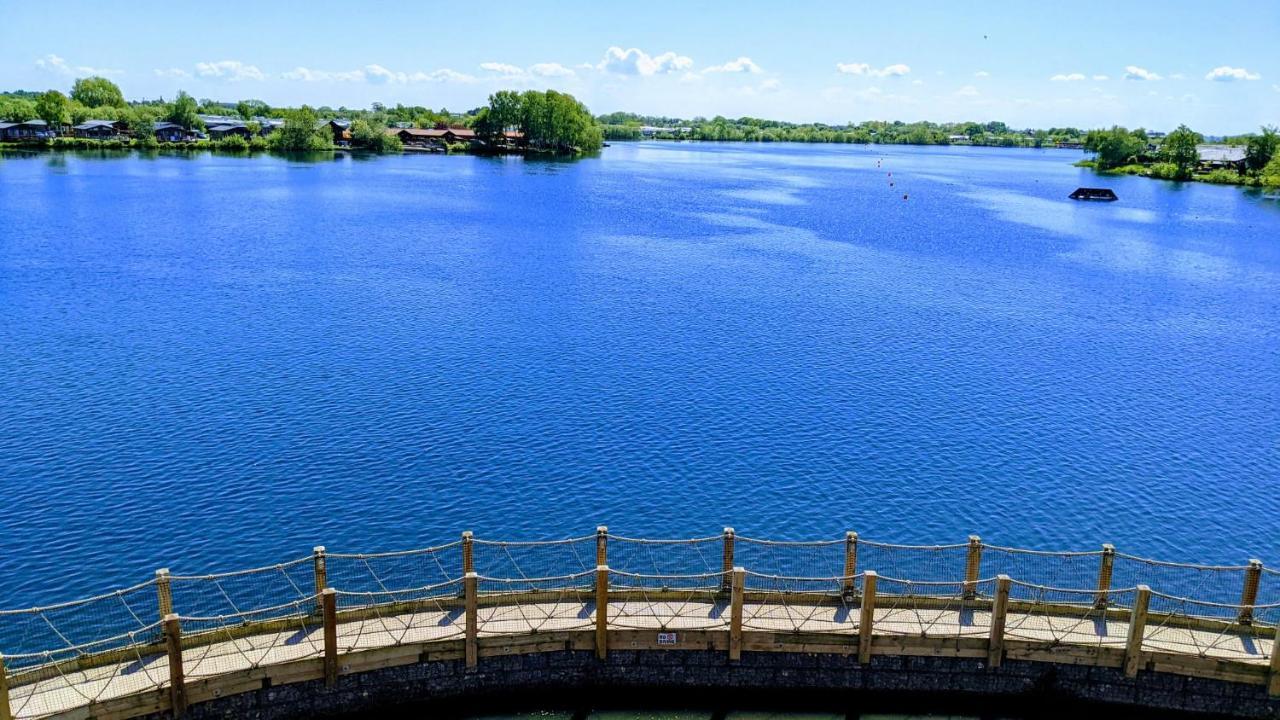 Отель Tattershall Lakes - Merlin Point Экстерьер фото