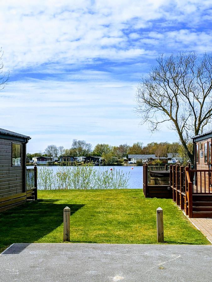 Отель Tattershall Lakes - Merlin Point Экстерьер фото