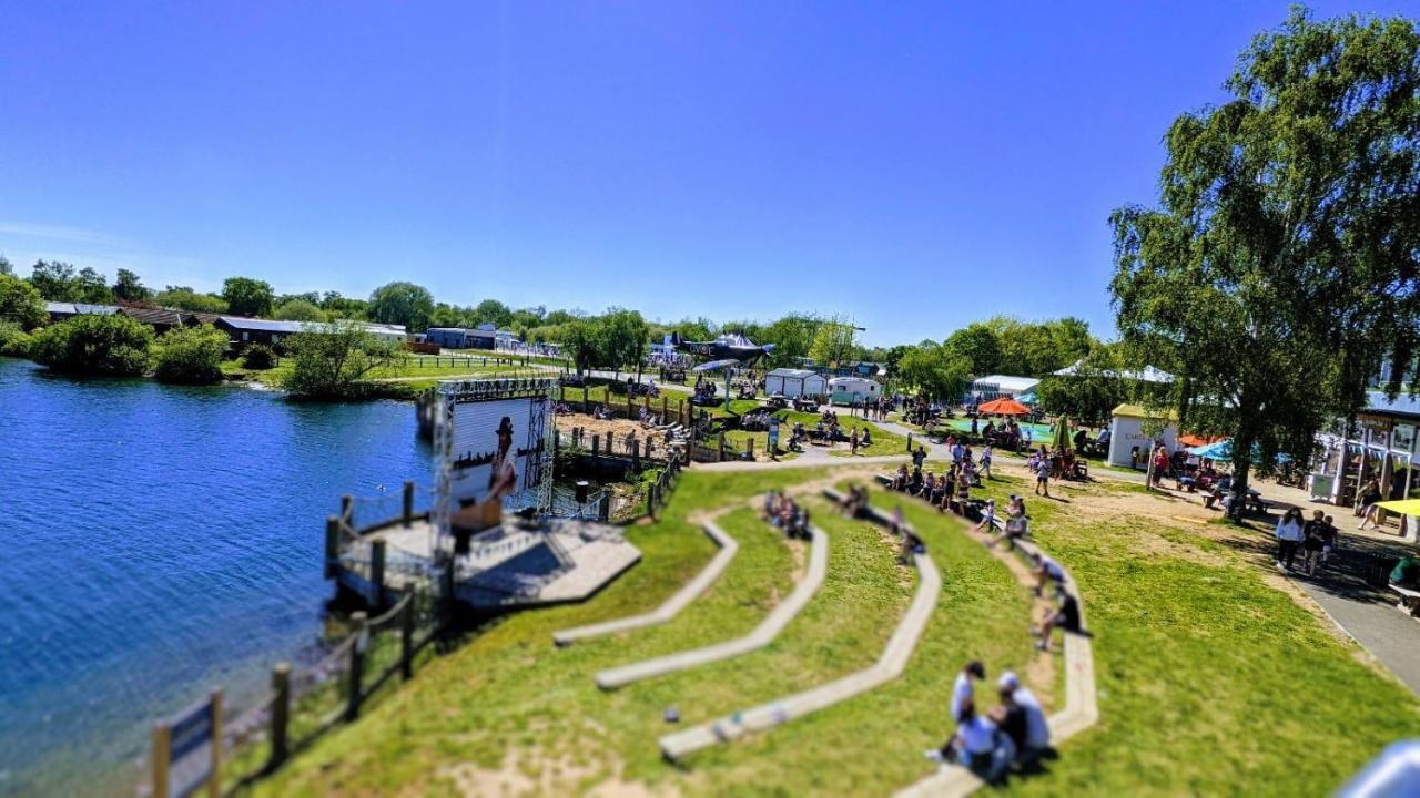 Отель Tattershall Lakes - Merlin Point Экстерьер фото